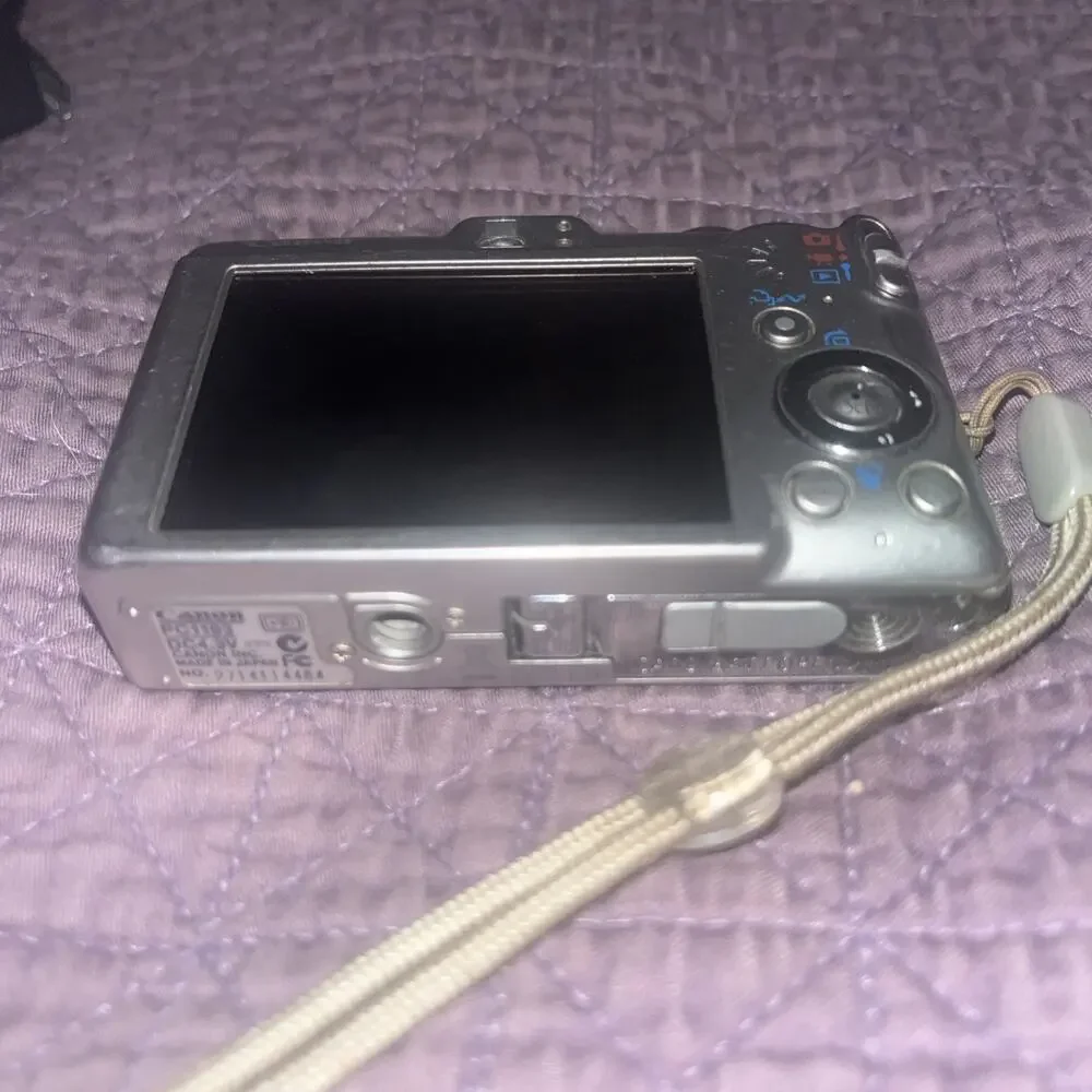 Canon IXY DIGITAL 70 Compact Digital Camera 14MP, Tested Working With Charger